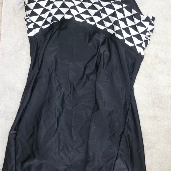 Plus size Swimsuit - Picture 7 of 8